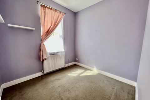 Flat D, 2 - 4 Lansdowne Square, Northfleet, Gravesend, DA11 9LX