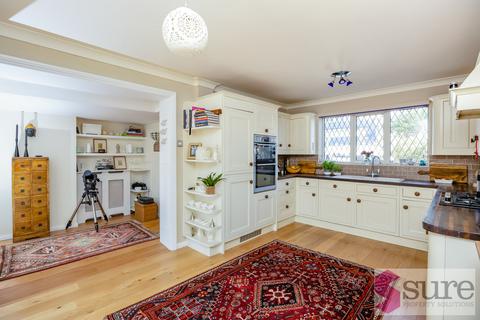 4 Ashdown Avenue, Saltdean, Brighton, BN2 8AH