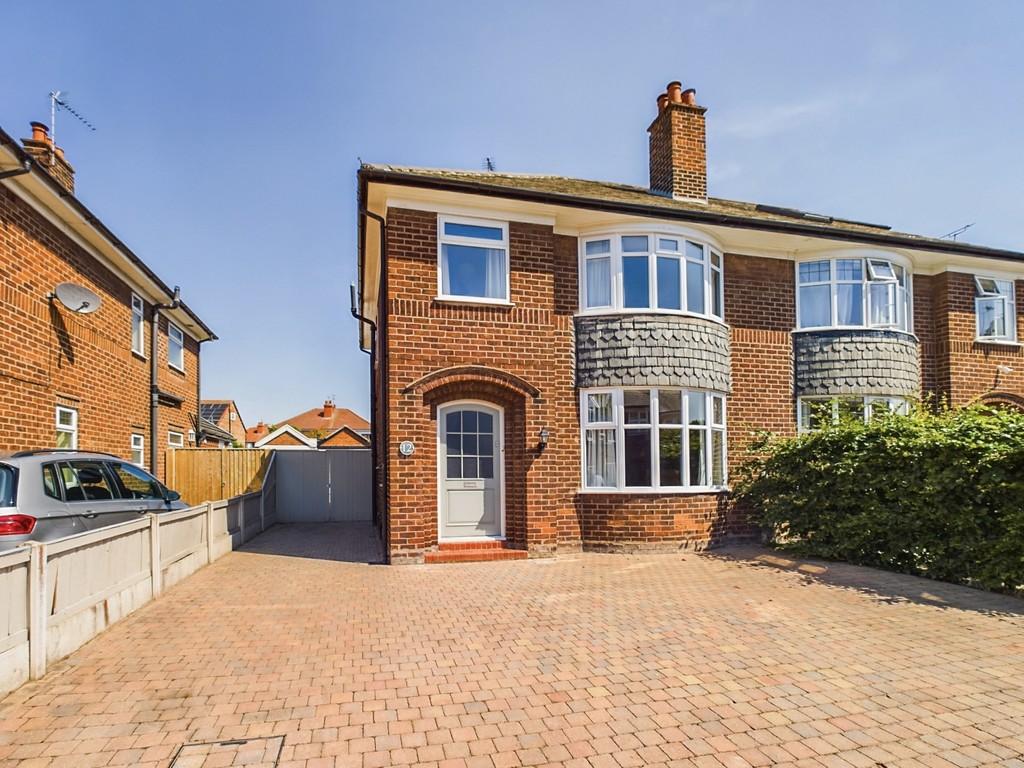 Melrose Avenue, Vicars Cross, Chester 3 bed semidetached house for