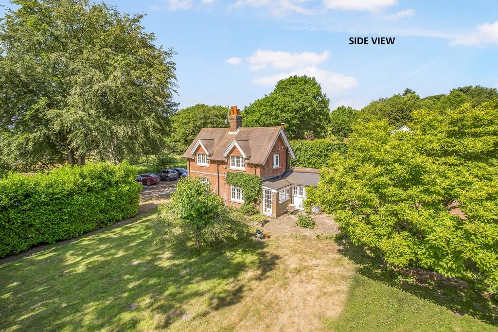 Maresfield Park, Maresfield 3 bed detached house for sale £975,000