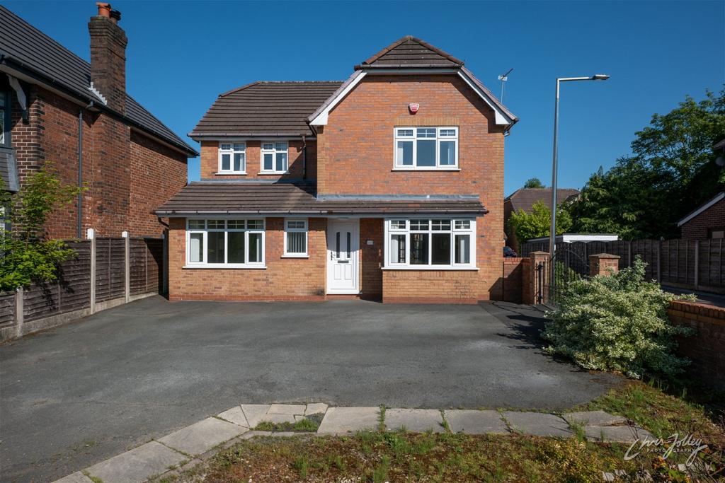 Hillcrest Road, Offerton, Stockport SK2 5QJ 4 bed detached house for