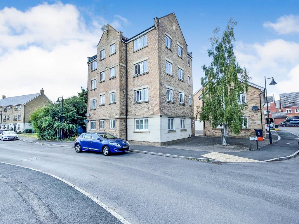Bradshaw Court, Haydon End, Swindon 2 bed apartment for sale £150,000