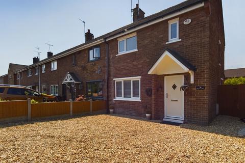 3 bedroom end of terrace house to rent, Pipers Lane, Chester