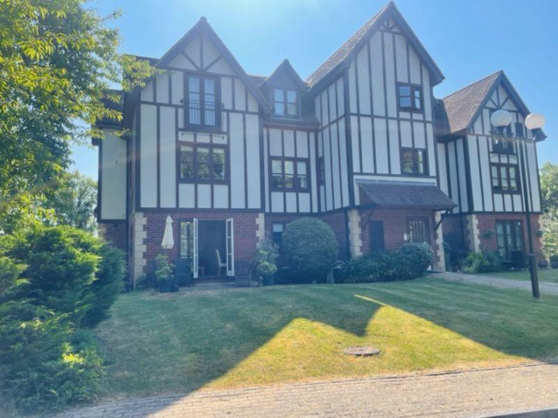 Eastbourne Road, Godstone 2 bed block of apartments to rent £1,500