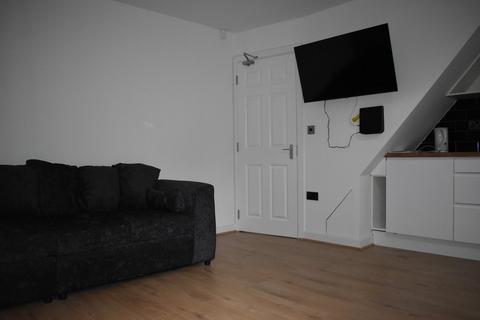 6 bedroom terraced house to rent, Braemar Road, Manchester