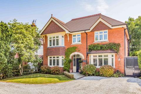 4 bedroom detached house for sale, London Road, Widley