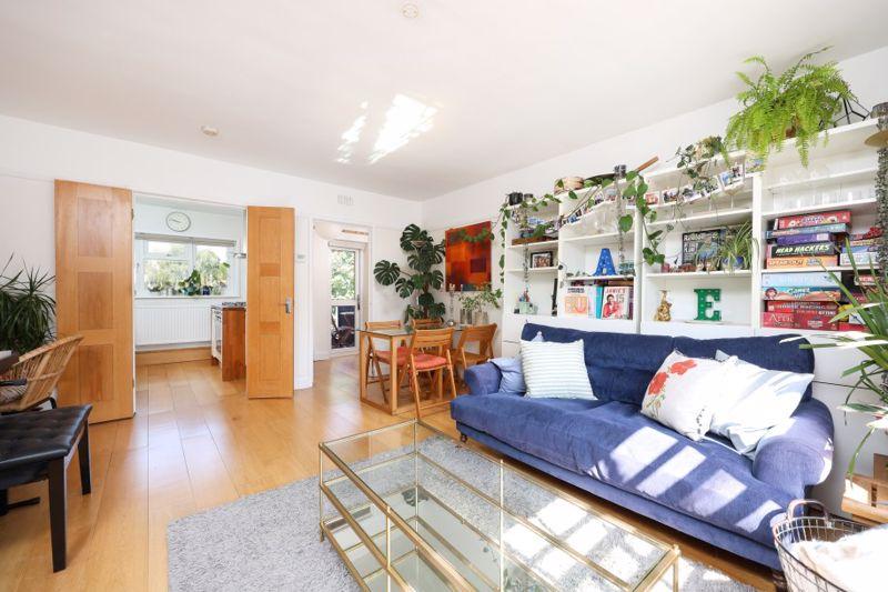 Wellington TerraceClifton 2 bed apartment for sale £375,000