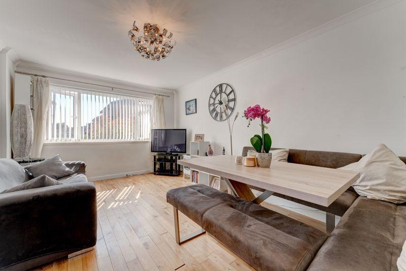43 Forest Grove, Kilmarnock KA3 1UP 2 bed ground floor flat £100,000