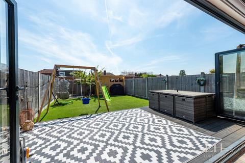 52 Chevington Way, Hornchurch, RM12 6RN