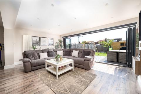 52 Chevington Way, Hornchurch, RM12 6RN