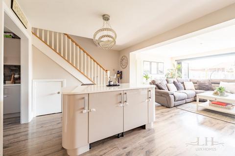52 Chevington Way, Hornchurch, RM12 6RN
