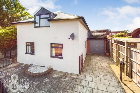 3 bedroom detached house for sale - The Street, Lenwade, Norwich