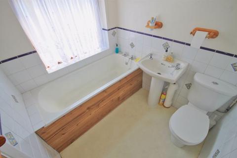 12 Oakfield Gardens, Greenford, UB6 8SD