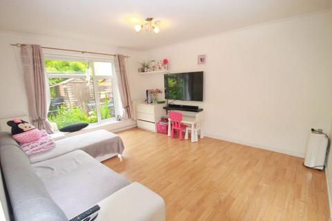 2 bedroom maisonette for sale, Deepwood Lane, Greenford