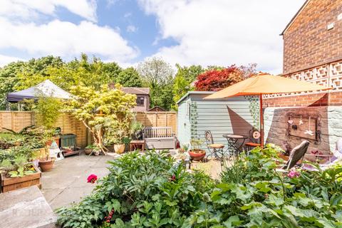 3 Hillside Avenue, Grotton, Oldham, OL4 5SG