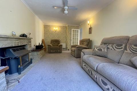 2 bedroom bungalow for sale - Alnwick, Swindon