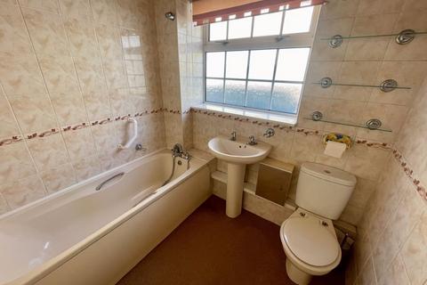 2 bedroom bungalow for sale - Alnwick, Swindon