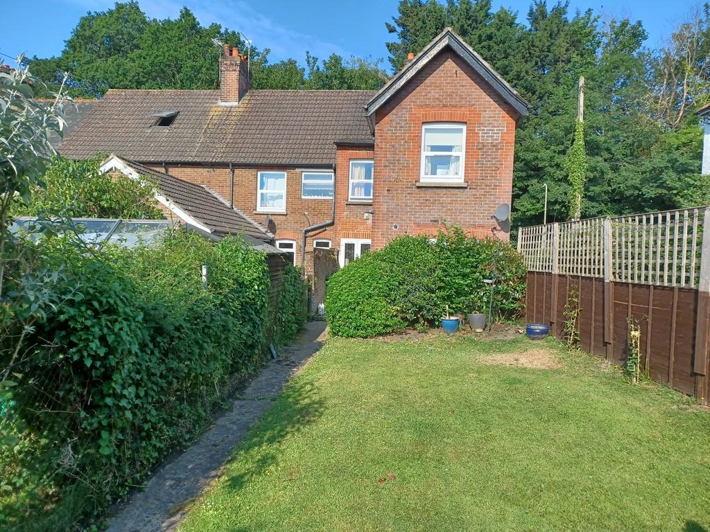 Tilmore Road, Petersfield 3 bed end of terrace house £1,650 pcm (£381 pw)