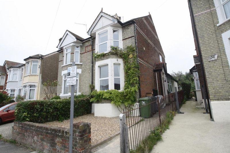 Roberts Road, High HP13 2 bed flat for sale £249,950