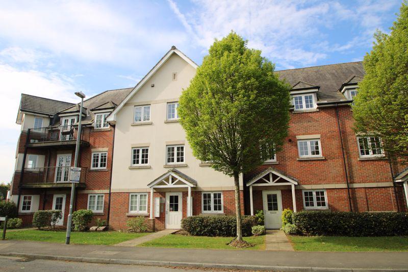Kingshill Drive, High HP13 2 bed flat for sale £279,950