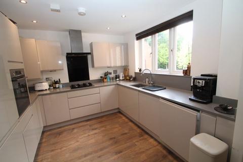 2 bedroom apartment for sale, Amersham Road, High Wycombe HP13