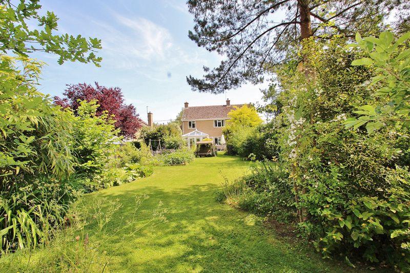 EAST END, NEAR NORTH LEIGH OX29 6PZ 4 bed detached house for sale £