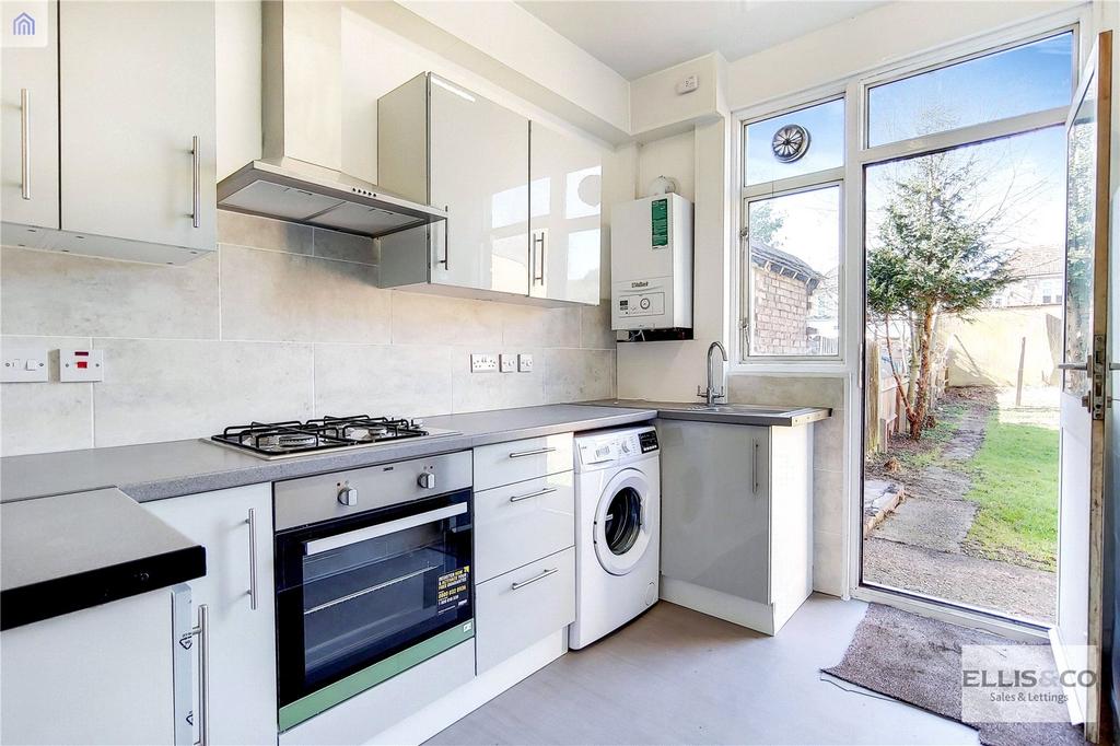 Scarle Road, Wembley, HA0 3 bed semidetached house £2,500 pcm (£577 pw)