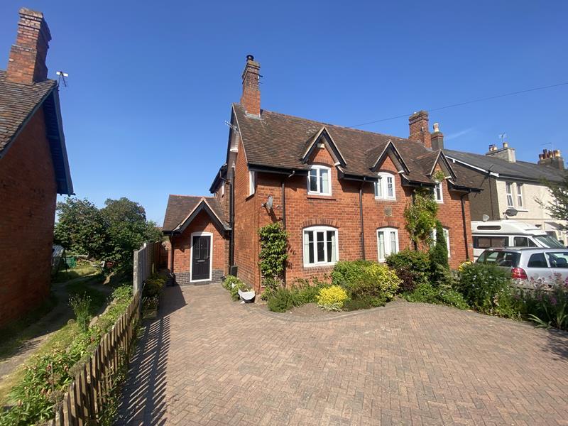 285 Pickersleigh Road, Malvern, Worcestershire, WR14 4 bed semi