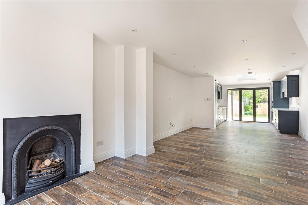 Forest Road, Loughton, Essex, IG10 3 bed terraced house for sale £850,000