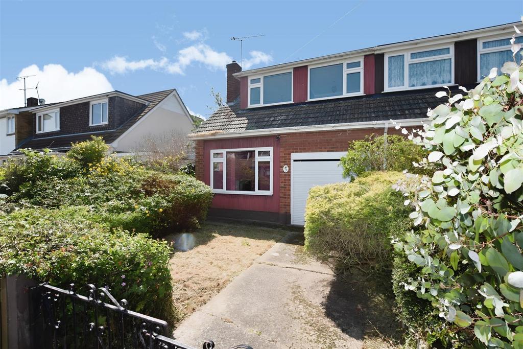 Atherstone Road, Canvey Island SS8 3 bed chalet £275,000