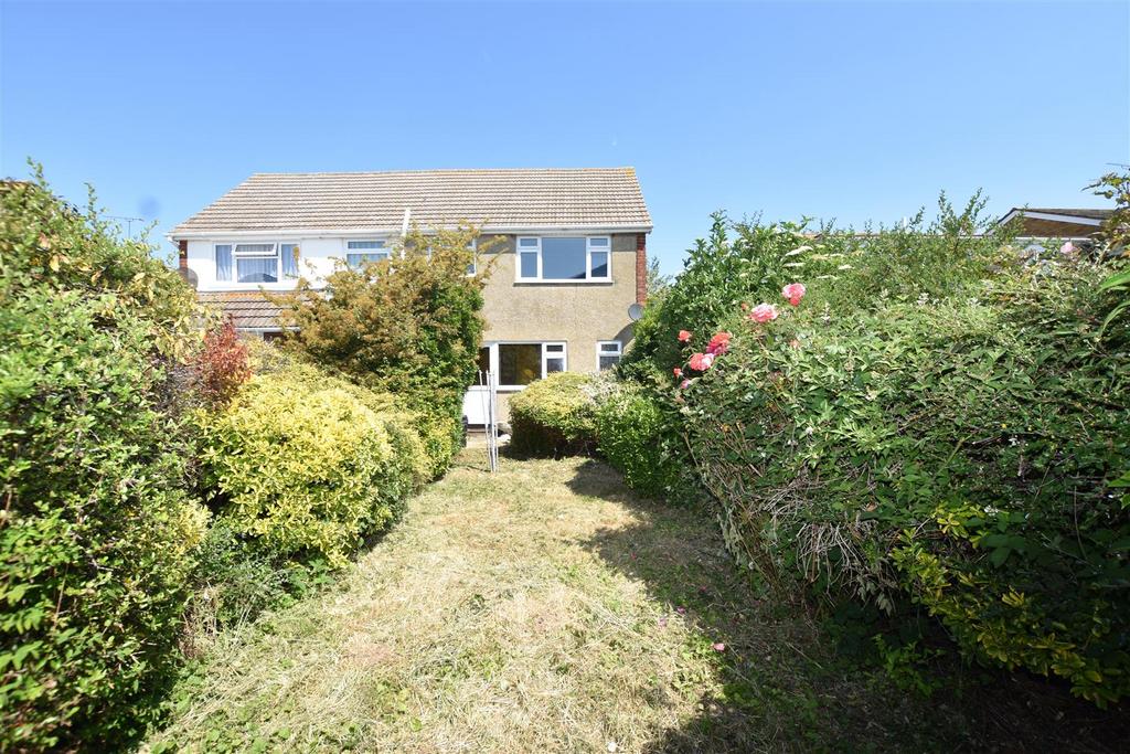 Atherstone Road, Canvey Island SS8 3 bed chalet £275,000