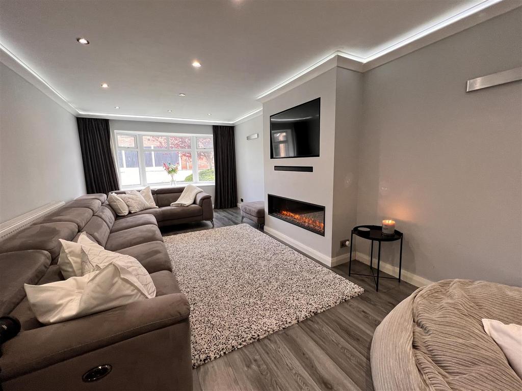 Firth Park Crescent, Halesowen 4 bed detached house for sale £450,000