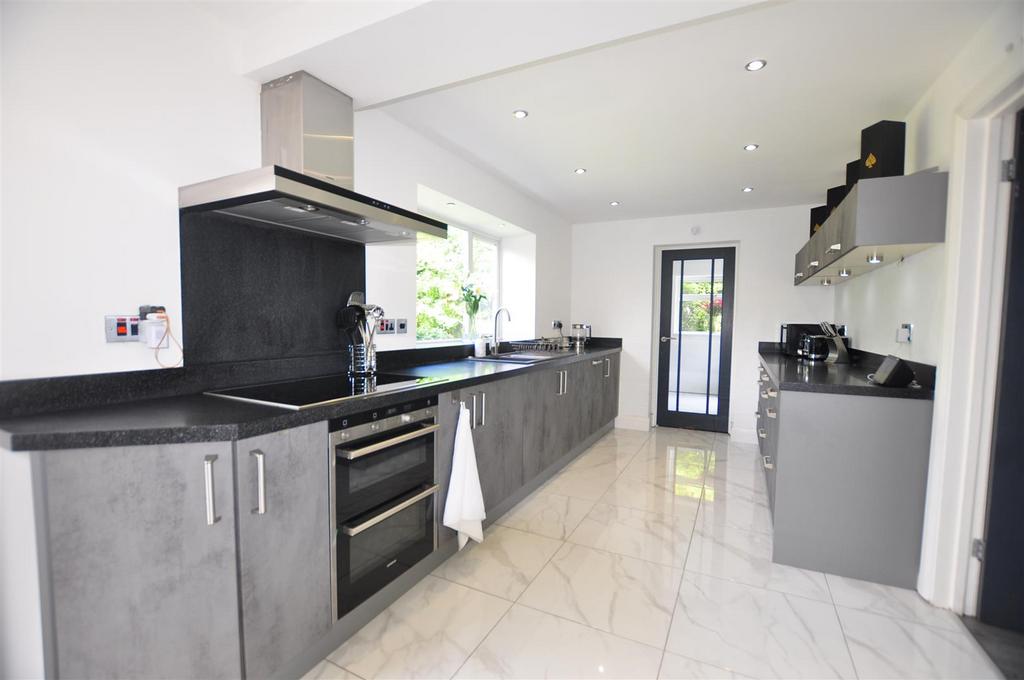 Firth Park Crescent, Halesowen 4 bed detached house for sale £450,000