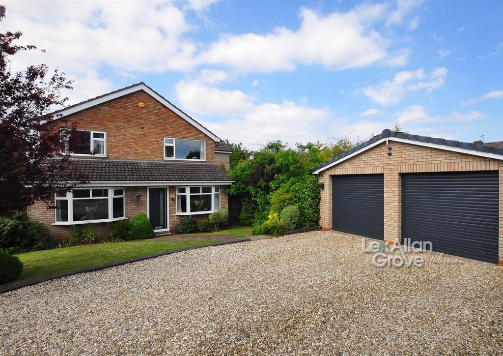 Firth Park Crescent, Halesowen 4 bed detached house for sale £450,000