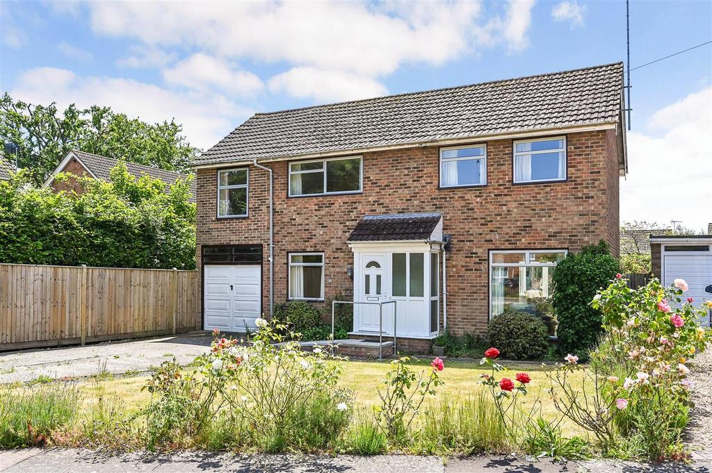 Worcester Road, Chichester 4 bed detached house for sale £580,000