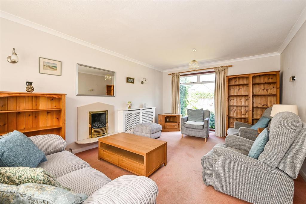Worcester Road, Chichester 4 bed detached house for sale £565,000
