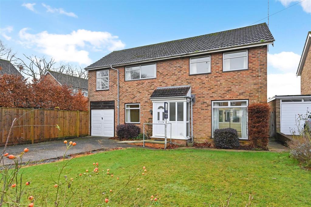 Worcester Road, Chichester 4 bed detached house for sale £565,000