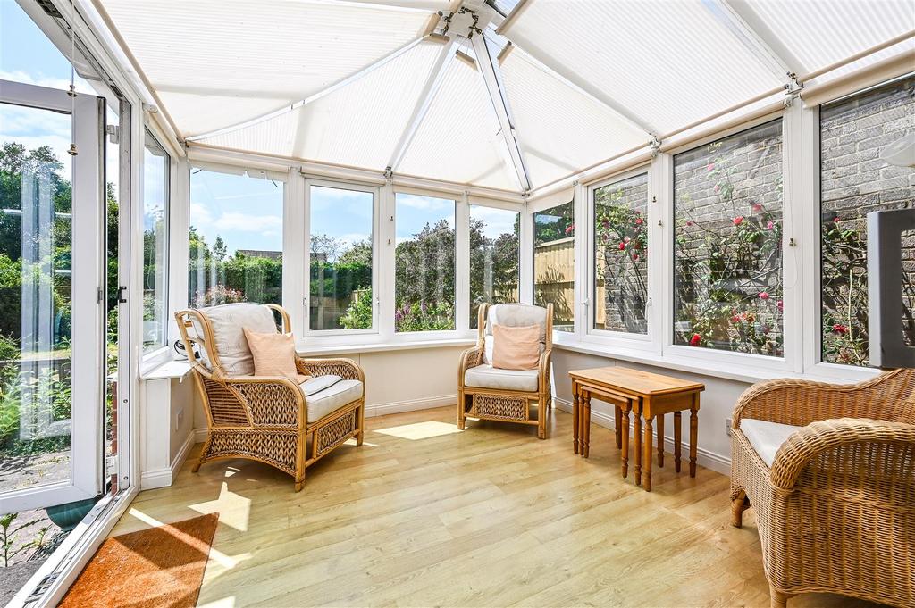 Worcester Road, Chichester 4 bed detached house for sale £565,000