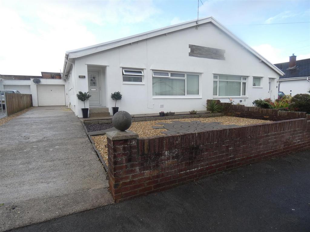 Castle View, Bridgend, Bridgend... 3 bed semidetached bungalow £950