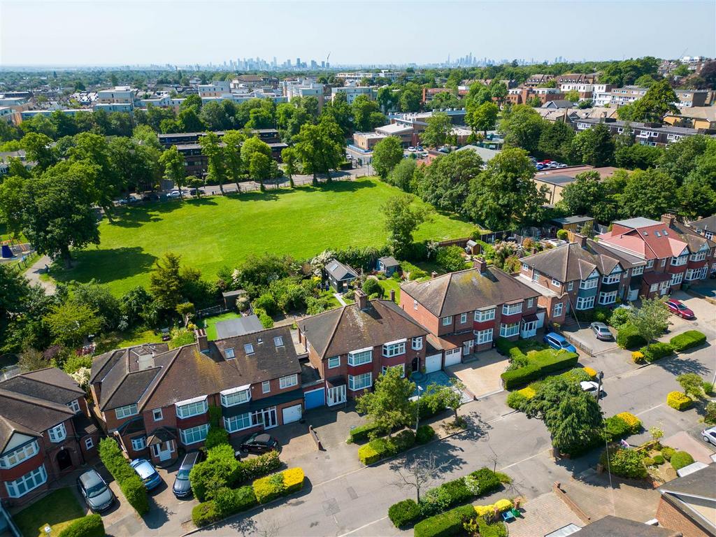 Rokeby Gardens, Woodford Green 3 bed house for sale £750,000