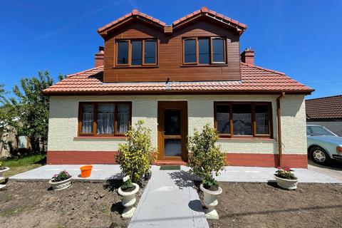 4 bedroom detached bungalow for sale, Fairfield Avenue, Maesteg