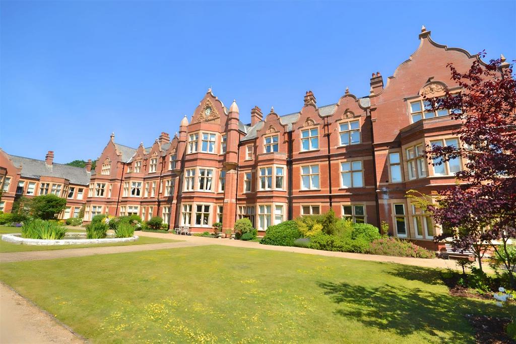 Hawthorn Road, Charlton Down, Dorchester 2 bed flat £220,000