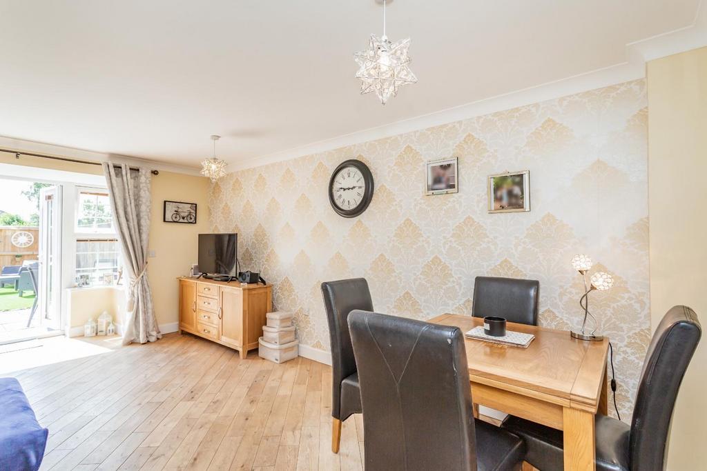 8558618-interior10.jpg