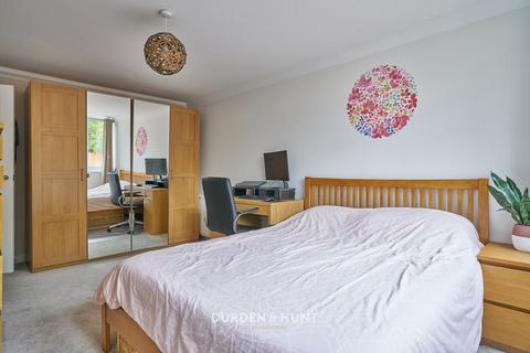 21 Algers Close, Loughton, IG10 4NH