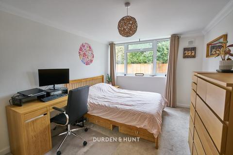21 Algers Close, Loughton, IG10 4NH