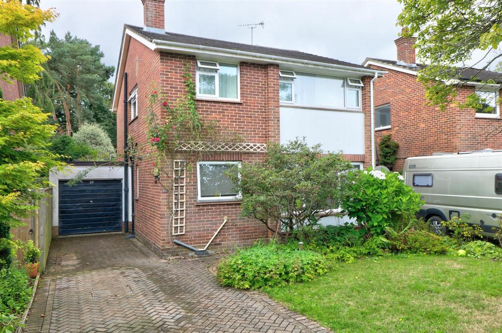 Heathfield Road, Hiltingbury... 4 bed detached house for sale £500,000