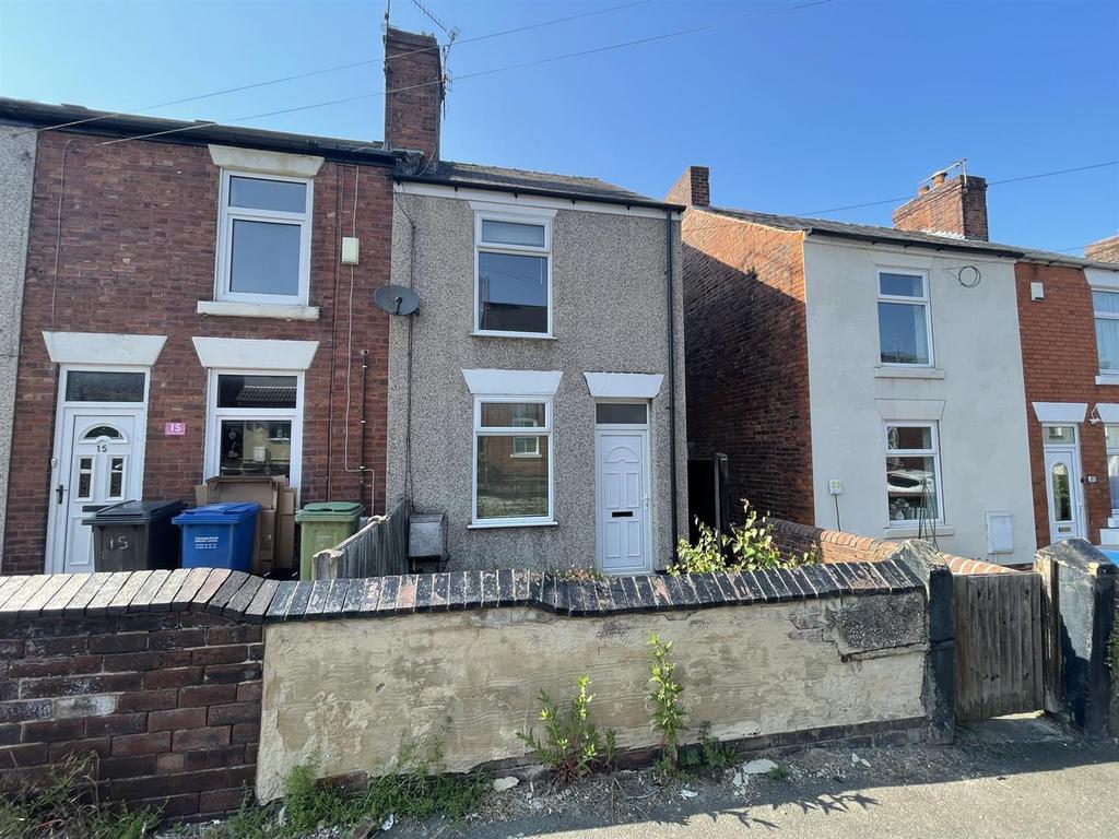 Queen Street, Brimington, Chesterfield 2 bed terraced house £95,000