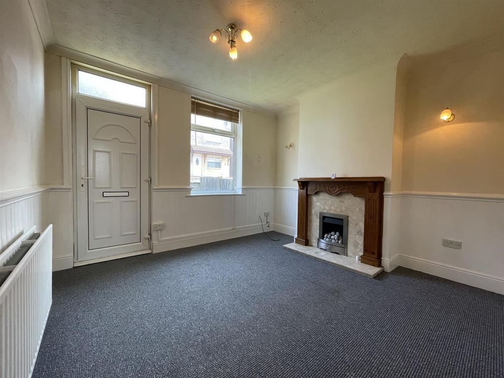 Queen Street, Brimington, Chesterfield 2 bed terraced house £95,000