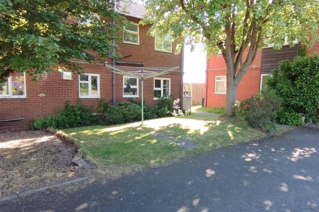 Falcons Way, Shrewsbury, Shropshire 2 bed flat £625 pcm (£144 pw)