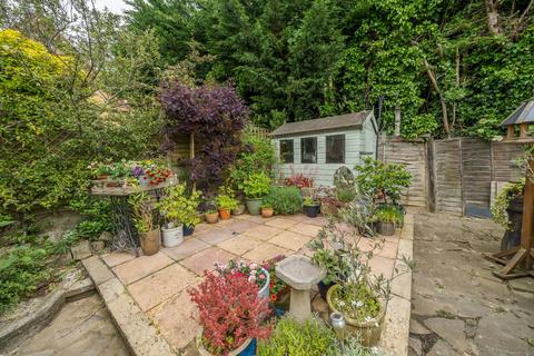 4 Hillside Road, Lower Stondon, Henlow, SG16 6LQ